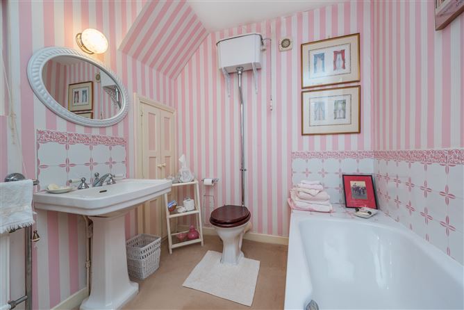 https://photos-a.propertyimages.ie/media/2/3/1/4998132/5ae1c6d5-3531-4e64-abbe-e1ed06d86c64_l.jpg