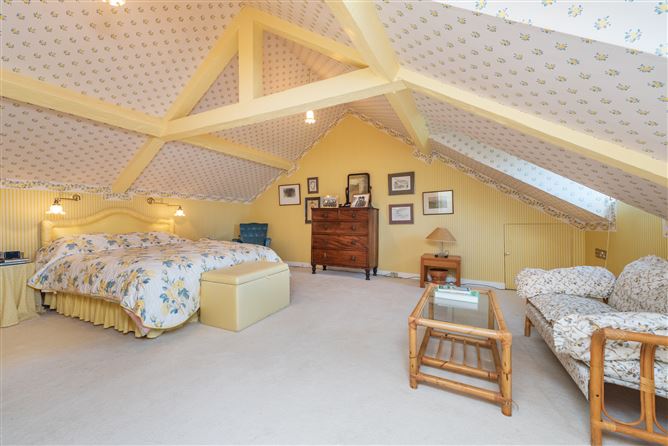 https://photos-a.propertyimages.ie/media/2/3/1/4998132/5ae1c6d5-3531-4e64-abbe-e1ed06d86c64_l.jpg