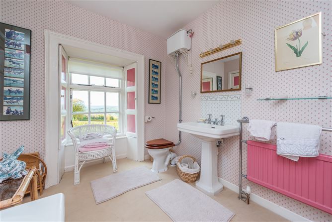 https://photos-a.propertyimages.ie/media/2/3/1/4998132/5ae1c6d5-3531-4e64-abbe-e1ed06d86c64_l.jpg