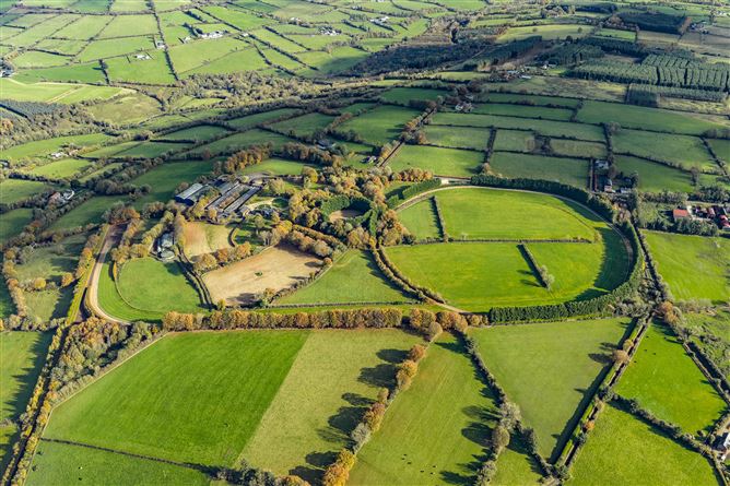 https://photos-a.propertyimages.ie/media/2/3/1/4998132/5ae1c6d5-3531-4e64-abbe-e1ed06d86c64_l.jpg