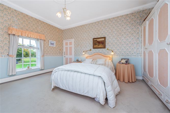 https://photos-a.propertyimages.ie/media/2/3/1/4998132/5ae1c6d5-3531-4e64-abbe-e1ed06d86c64_l.jpg