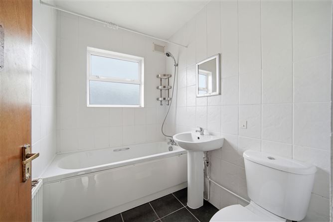 Photo 17 of 24 — 18 Dodsborough Road, Lucan, Dublin