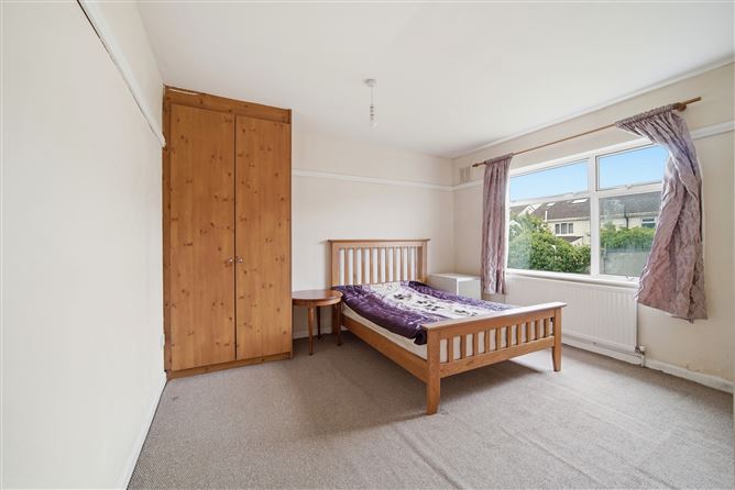 Photo 15 of 24 — 18 Dodsborough Road, Lucan, Dublin