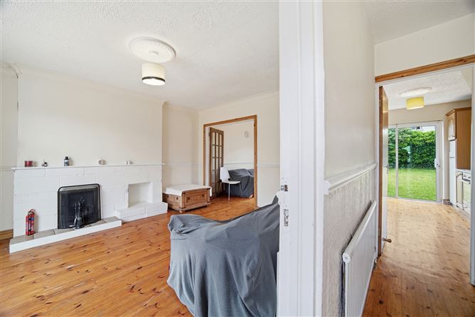 Photo 10 of 24 — 18 Dodsborough Road, Lucan, Dublin