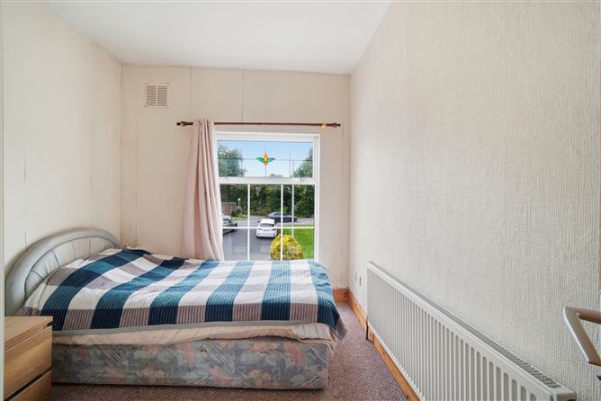Photo 16 of 24 — 18 Dodsborough Road, Lucan, Dublin