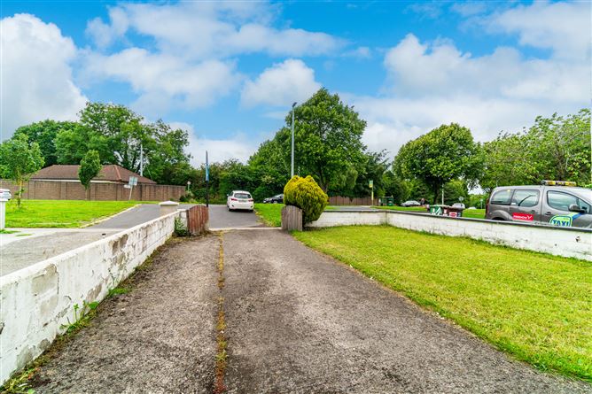 Photo 20 of 24 — 18 Dodsborough Road, Lucan, Dublin