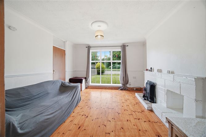 Photo 8 of 24 — 18 Dodsborough Road, Lucan, Dublin