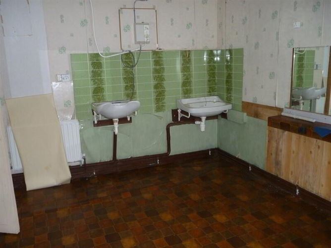 Main St, Clonmellon, County Westmeath T&J Gavigan (Kells) 4473232