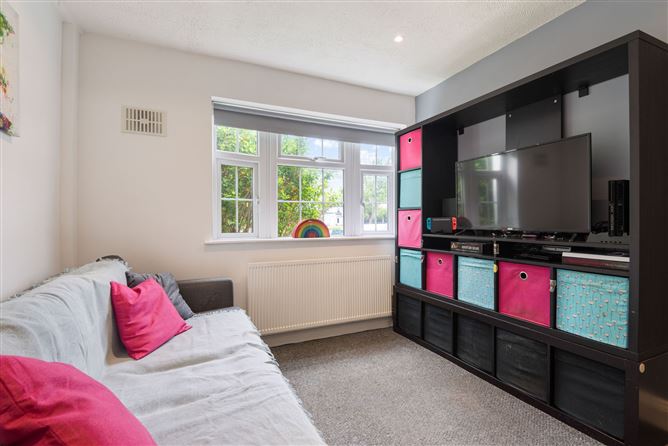 https://photos-a.propertyimages.ie/media/2/3/2/4910232/e91fa553-10f1-476f-bc87-6ee05da7f1bf_l.jpg