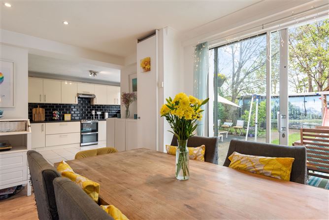 https://photos-a.propertyimages.ie/media/2/3/2/4910232/e91fa553-10f1-476f-bc87-6ee05da7f1bf_l.jpg