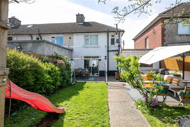 https://photos-a.propertyimages.ie/media/2/3/2/4910232/e91fa553-10f1-476f-bc87-6ee05da7f1bf_l.jpg