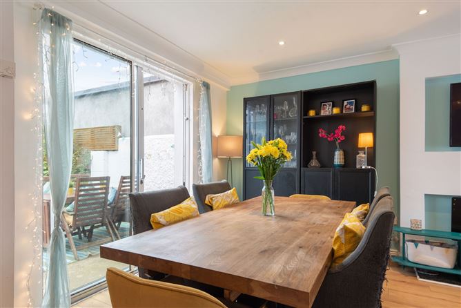 https://photos-a.propertyimages.ie/media/2/3/2/4910232/e91fa553-10f1-476f-bc87-6ee05da7f1bf_l.jpg