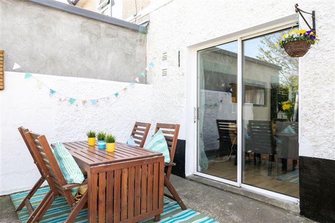 https://photos-a.propertyimages.ie/media/2/3/2/4910232/e91fa553-10f1-476f-bc87-6ee05da7f1bf_l.jpg