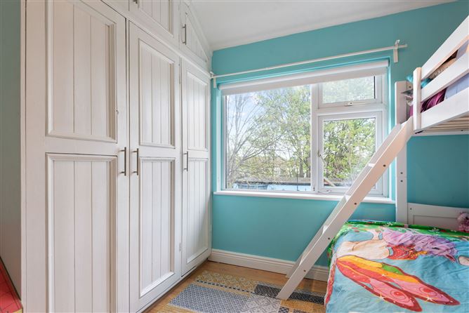 https://photos-a.propertyimages.ie/media/2/3/2/4910232/e91fa553-10f1-476f-bc87-6ee05da7f1bf_l.jpg