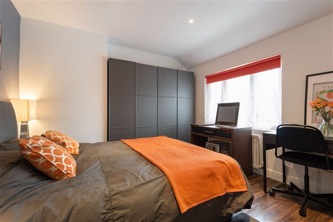 https://photos-a.propertyimages.ie/media/2/3/2/4910232/e91fa553-10f1-476f-bc87-6ee05da7f1bf_l.jpg