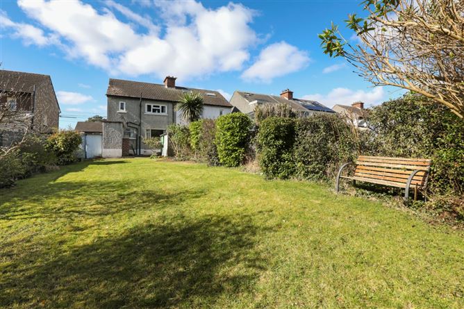 https://photos-a.propertyimages.ie/media/2/3/2/4912232/9359e002-68ee-45ee-9737-fe33e3b23077_l.jpg