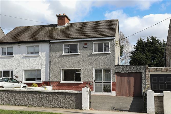 https://photos-a.propertyimages.ie/media/2/3/2/4912232/9359e002-68ee-45ee-9737-fe33e3b23077_l.jpg