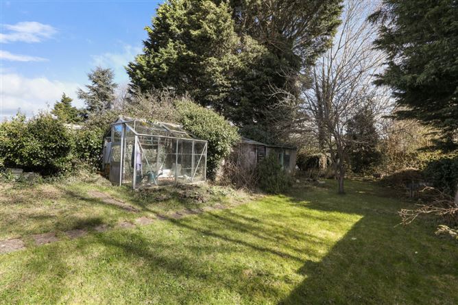 https://photos-a.propertyimages.ie/media/2/3/2/4912232/9359e002-68ee-45ee-9737-fe33e3b23077_l.jpg