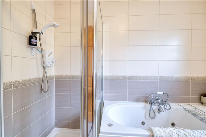 6 Cluain Doire, Newtownforbes, Co. Longford