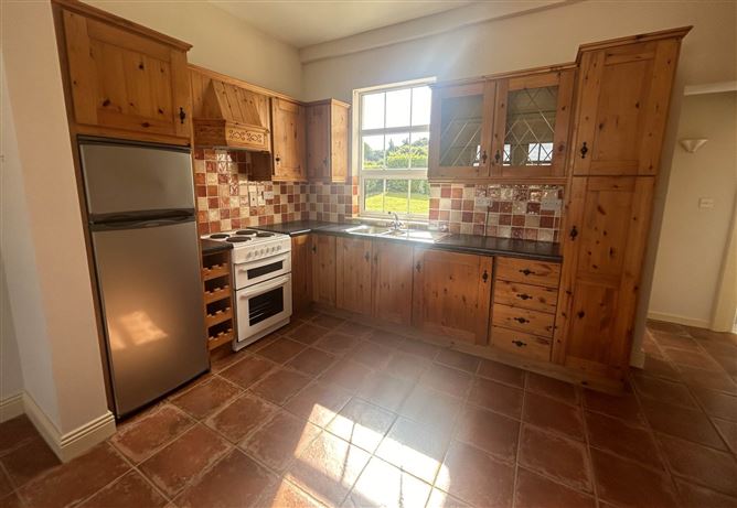 Dories Cottage, Ennis Road, Kildysart, Ennis, County Clare