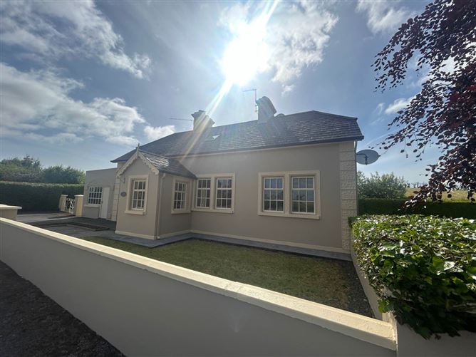 Dories Cottage, Ennis Road, Kildysart, Ennis, County Clare