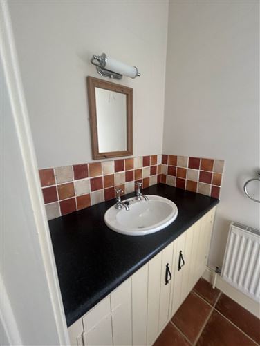 Dories Cottage, Ennis Road, Kildysart, Ennis, County Clare