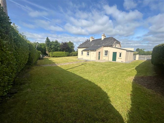 Dories Cottage, Ennis Road, Kildysart, Ennis, County Clare