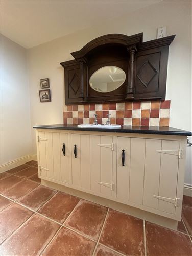 Dories Cottage, Ennis Road, Kildysart, Ennis, County Clare