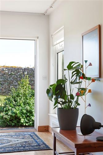 https://photos-a.propertyimages.ie/media/2/3/3/4909332/03cbf3ff-0b78-4ef3-93bd-24753bc42c66_l.jpg