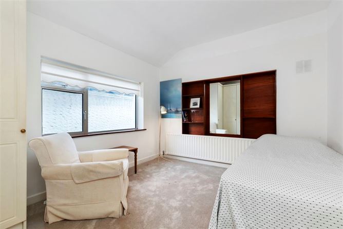 https://photos-a.propertyimages.ie/media/2/3/3/4909332/03cbf3ff-0b78-4ef3-93bd-24753bc42c66_l.jpg
