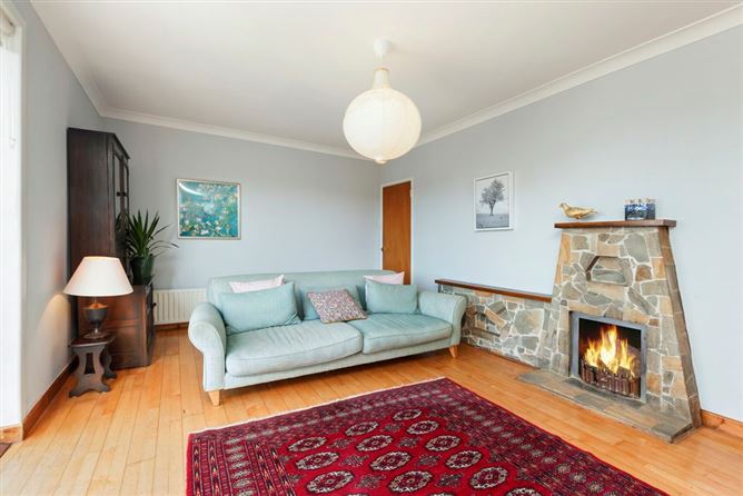 https://photos-a.propertyimages.ie/media/2/3/3/4909332/03cbf3ff-0b78-4ef3-93bd-24753bc42c66_l.jpg
