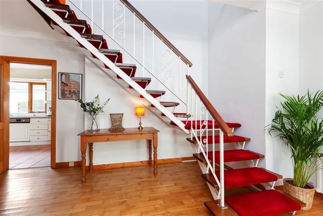 https://photos-a.propertyimages.ie/media/2/3/3/4909332/03cbf3ff-0b78-4ef3-93bd-24753bc42c66_l.jpg