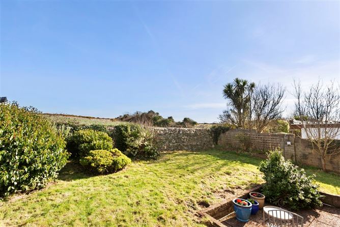 https://photos-a.propertyimages.ie/media/2/3/3/4909332/03cbf3ff-0b78-4ef3-93bd-24753bc42c66_l.jpg