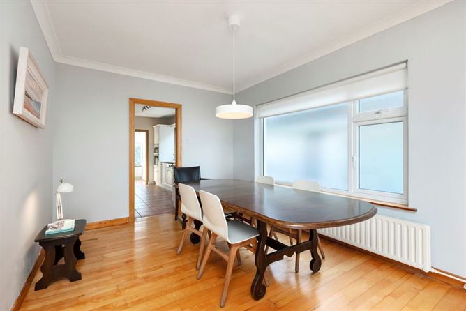 https://photos-a.propertyimages.ie/media/2/3/3/4909332/03cbf3ff-0b78-4ef3-93bd-24753bc42c66_l.jpg