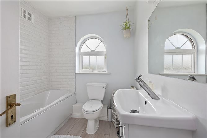 6 Newbury Park, Derrinturn, Kildare