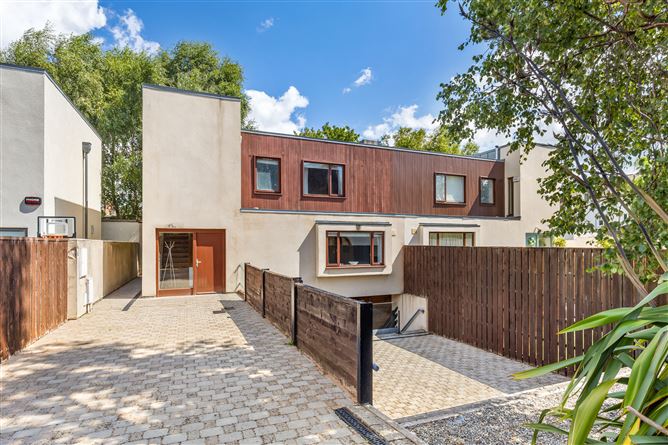 18 Railway Cottages , Sandymount, Dublin 4