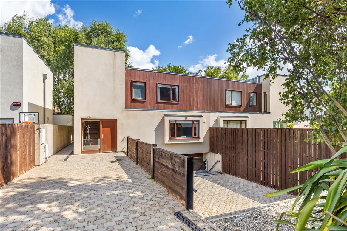 18 Railway Cottages , Sandymount, Dublin 4