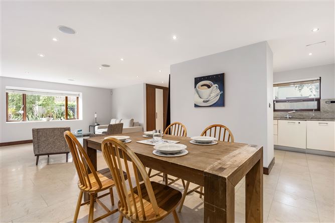 18 Railway Cottages , Sandymount, Dublin 4