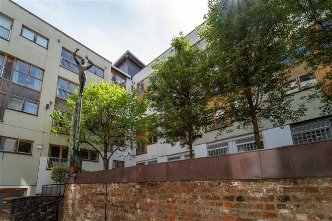 Apt 35, Music Hall, , Temple Bar, Dublin 2
