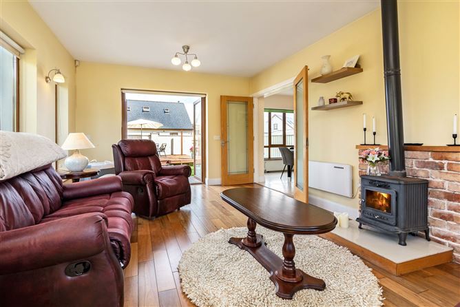 26 Forest Grove, Dromahair, Co. Leitrim