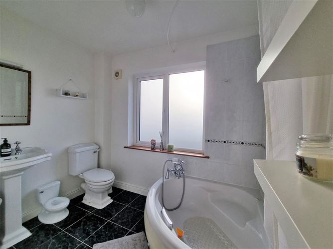 1 The Drive, Cnoc na Greine, Kilcullen, Kildare