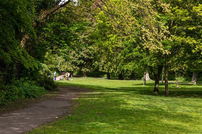https://photos-a.propertyimages.ie/media/2/3/5/4925532/b1addbc3-8a0e-44e6-bbe9-6d0a1a3765c2_l.jpg