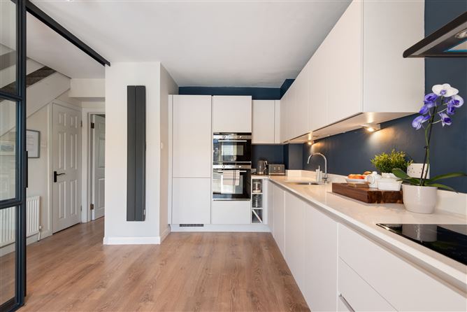 https://photos-a.propertyimages.ie/media/2/3/5/4925532/b1addbc3-8a0e-44e6-bbe9-6d0a1a3765c2_l.jpg