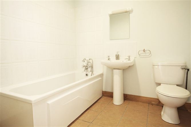 30 Percy French Place, Ballyjamesduff, Co.Cavan