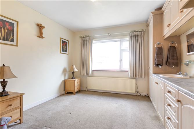 8 Milltown Grove, Churchtown,   Dublin 14