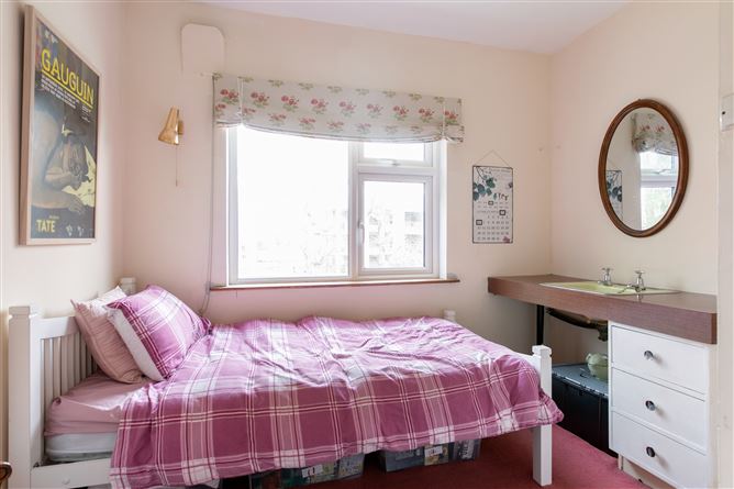 8 Milltown Grove, Churchtown,   Dublin 14