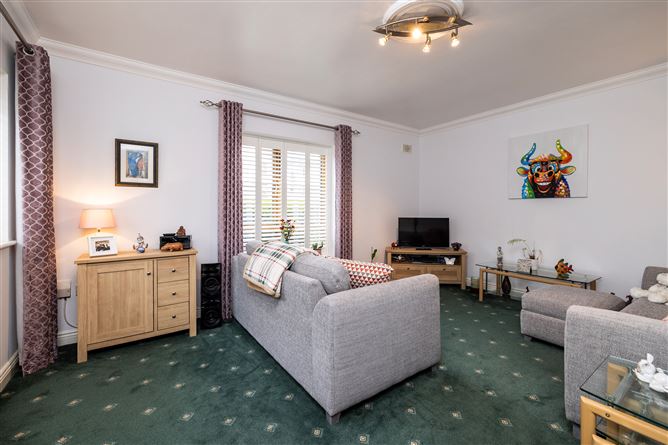 https://photos-a.propertyimages.ie/media/2/3/8/4928832/f8d620b7-41a9-4742-b068-8f360458b017_l.jpg