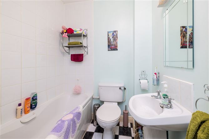 https://photos-a.propertyimages.ie/media/2/3/8/4928832/f8d620b7-41a9-4742-b068-8f360458b017_l.jpg