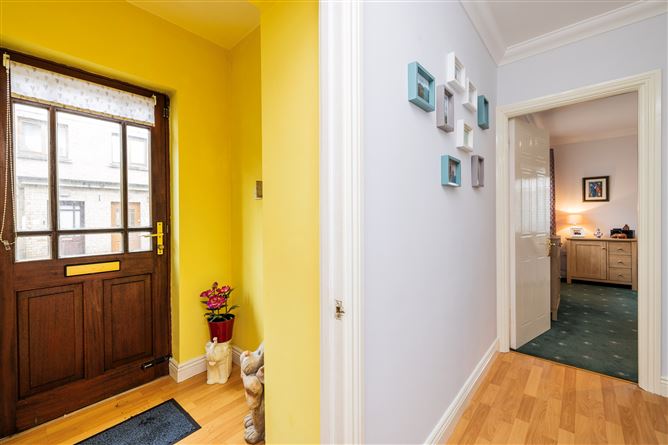 https://photos-a.propertyimages.ie/media/2/3/8/4928832/f8d620b7-41a9-4742-b068-8f360458b017_l.jpg