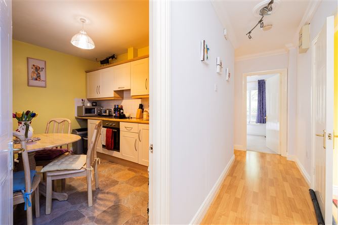 https://photos-a.propertyimages.ie/media/2/3/8/4928832/f8d620b7-41a9-4742-b068-8f360458b017_l.jpg
